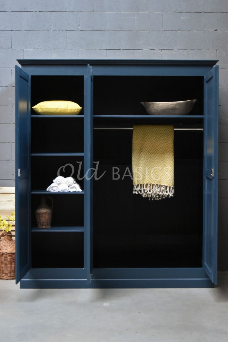 Detail van Linnenkast Rustique, 3 deuren, RAL5008, blauw, materiaal hout
